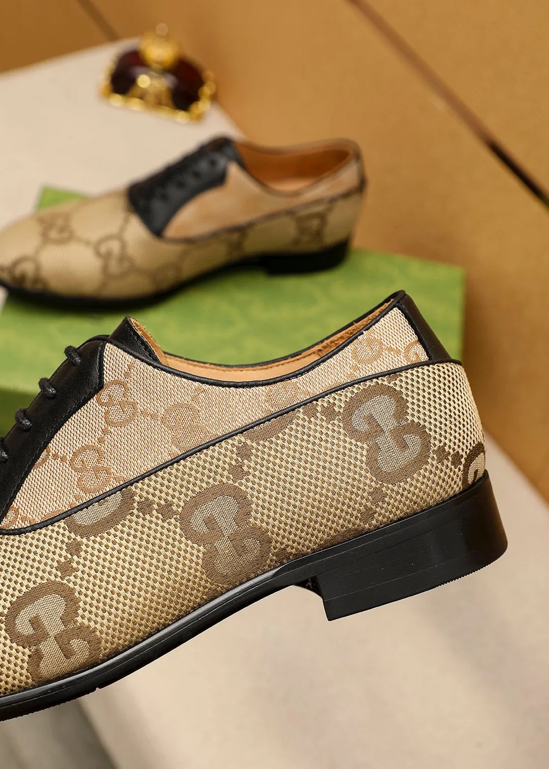 Men's shoes 💰460 💐 Product trademark: GUCCI "Gucci" business leather shoes Regular size: 38-44 (45.46.47🉑️customized) Product materials: Selected imported first-layer fabric upper, imported cowhide leather lining. Strong three-dimensional visual effect, combined outsole Color: 2⃣️colors available